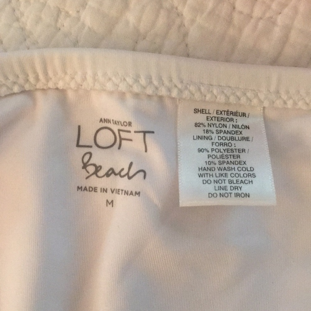 Size medium bikini bottoms - Picture 2 of 4